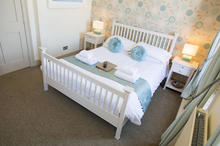 Bedroom 2, Red Lion - B&B, Wiltshire
