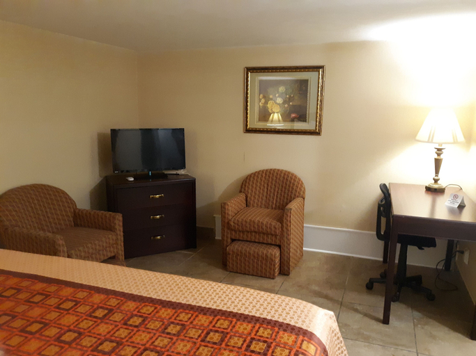 Bedroom 4, Rodeway Inn, Cayuga