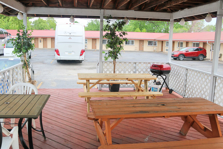Others 5, Woodland Inn, Niagara