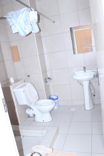 Bathroom 4, Eureka Place Hotel, Kampala