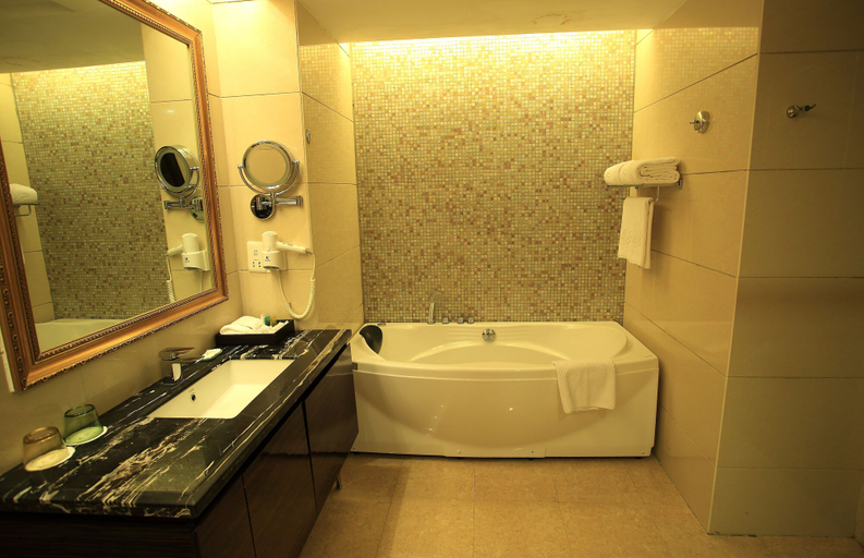 Bathroom 4, Country Garden Phoenix Hotel, XingAnMeng, Xing'an