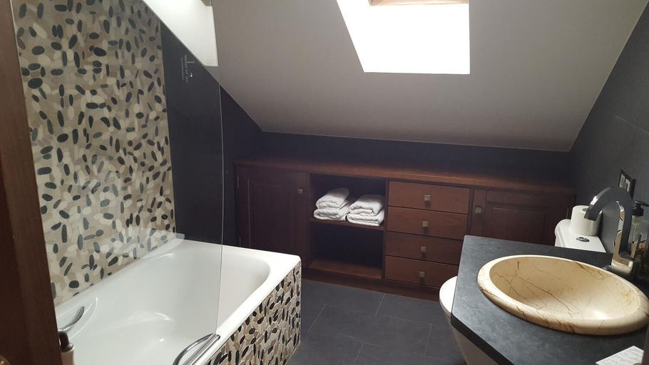 Bathroom, Hostal Rural La Casa del Peregrino, León