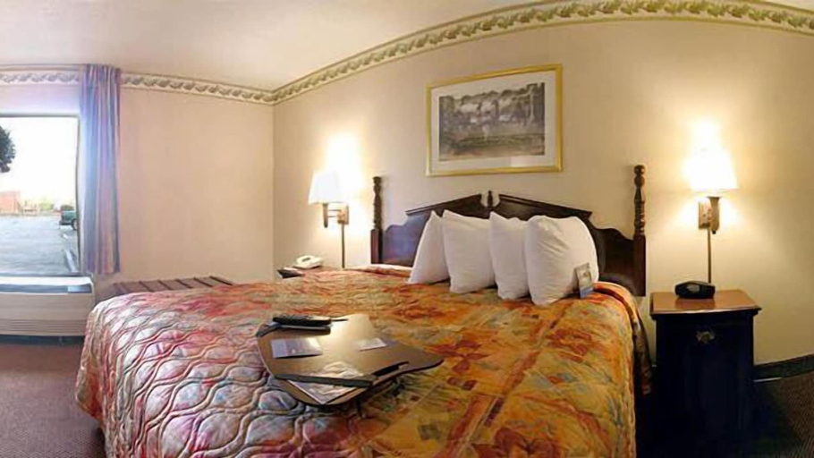 Bedroom 2, Ramada by Wyndham Lebanon, Wilson