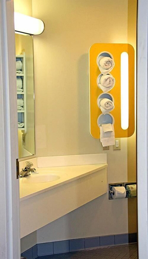 Bathroom 4, Motel 6 Milan, OH - Sandusky, Erie
