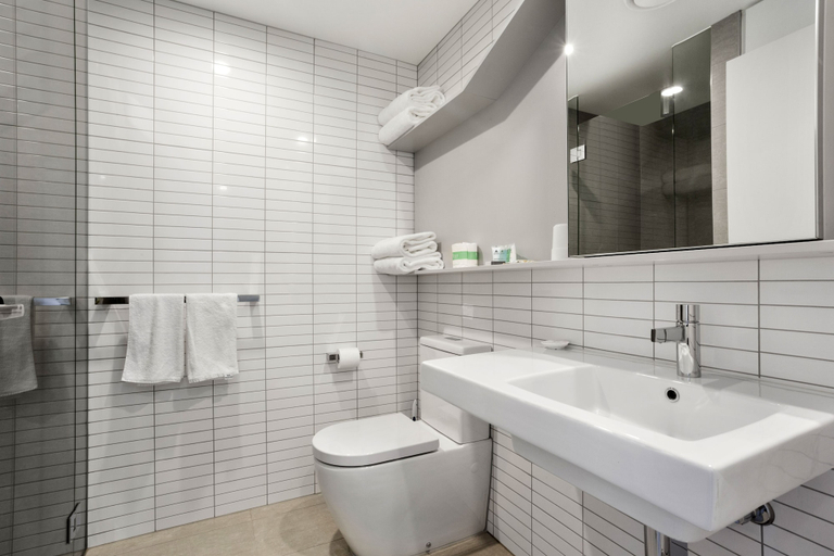 Bathroom 3, Platinum City Serviced Apartments, Melbourne