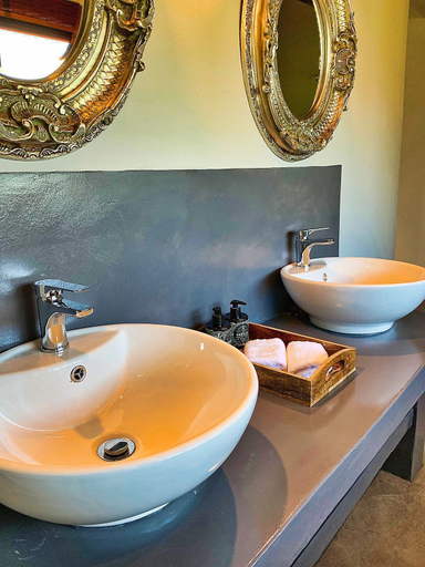 Bathroom 5, Tshikwalo Game Lodge, City of Tshwane