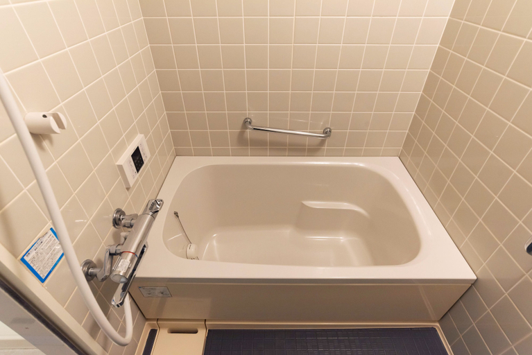 Bathroom 5, Universal Bay Condominium, Osaka