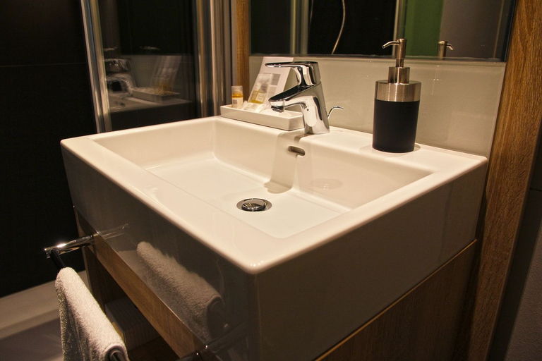 Bathroom 4, Saint Shermin, Wien