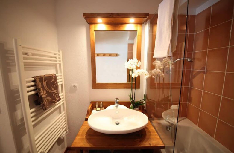 Bathroom 3, Noemys Les Balcons du Viso, Hautes-Alpes