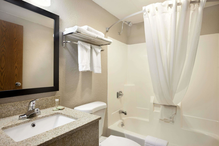 Bathroom 4, Super 8 by Wyndham Tuscola, Douglas