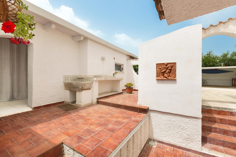 Exterior & Views 2, Villa Isabò, Bari