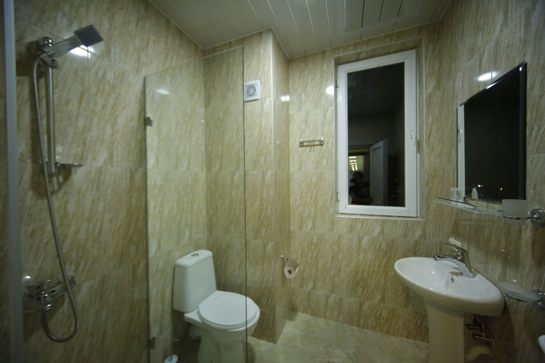 Bathroom 3, Comfort, Tskaltubo