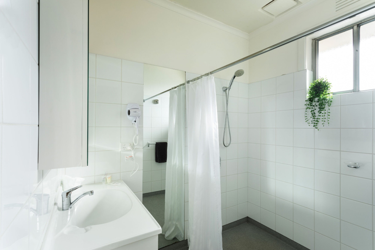 Bathroom 3, Short Stays Gippsland, Baw Baw  - Pt A