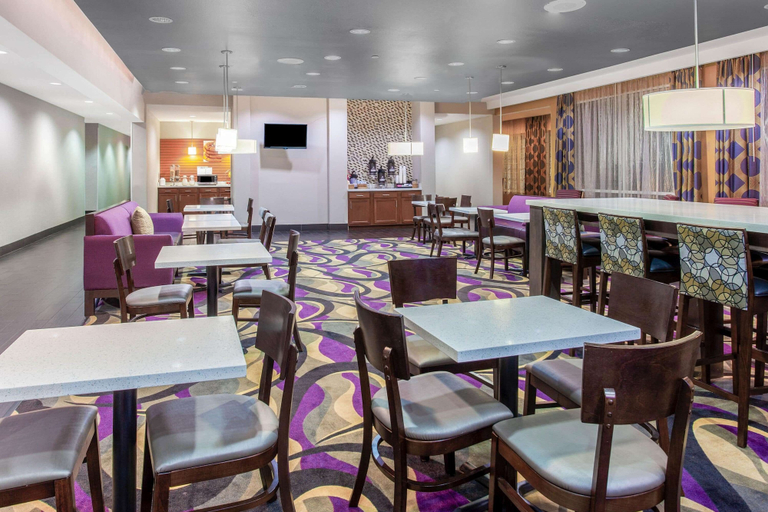 Food & Drinks 5, La Quinta Inn & Suites by Wyndham Luling, Caldwell