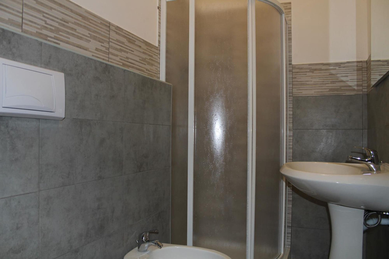 Bathroom 5, Cagliari 4u, Cagliari