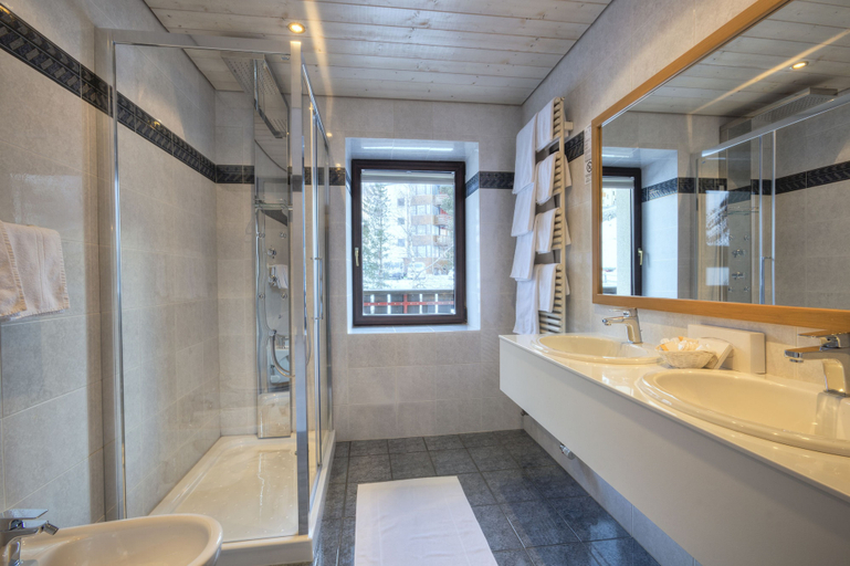 Bathroom 4, Suitehotel Gampen, Bolzano