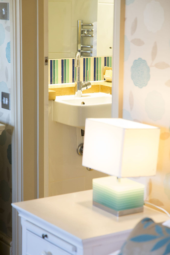 Bathroom 3, Red Lion - B&B, Wiltshire