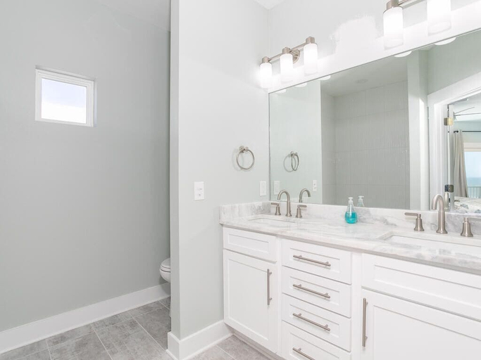 Bathroom 3, Amazing Grace West, Baldwin