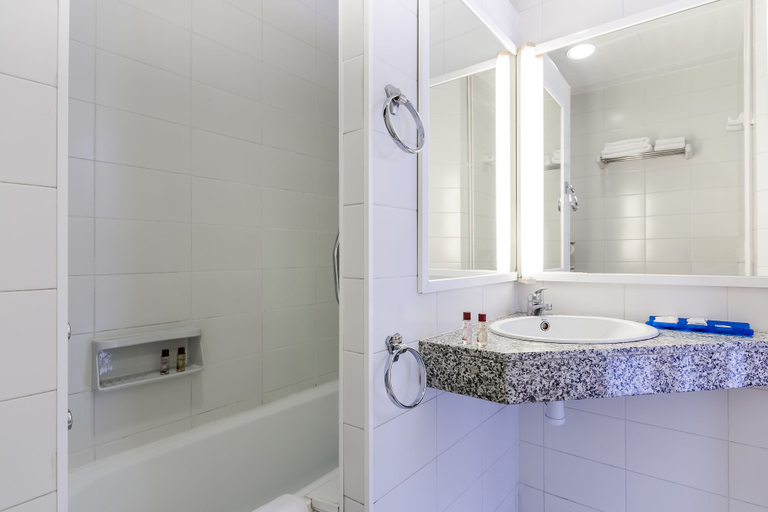 Bathroom 4, Hotel Gran Sol, Barcelona