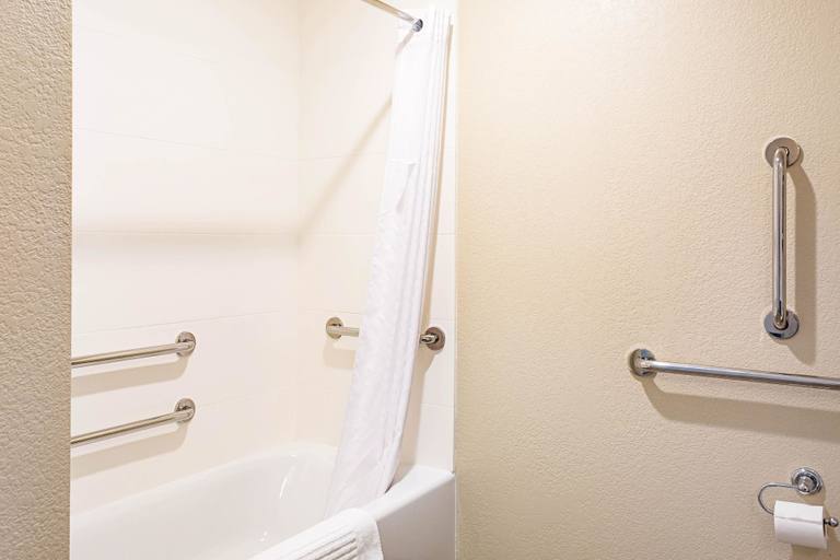 Bathroom 4, Comfort Inn & Suites Niagara Falls Blvd USA, Niagara