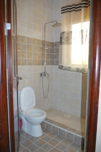 Bathroom 3, Rosaline Suites Hotel, Bugahya