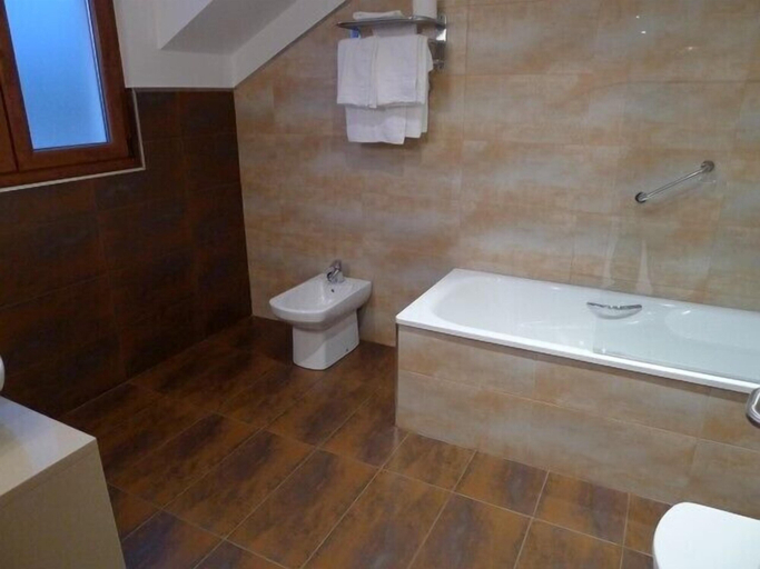 Bathroom 5, Hotel Valle de Cabezón, Cantabria