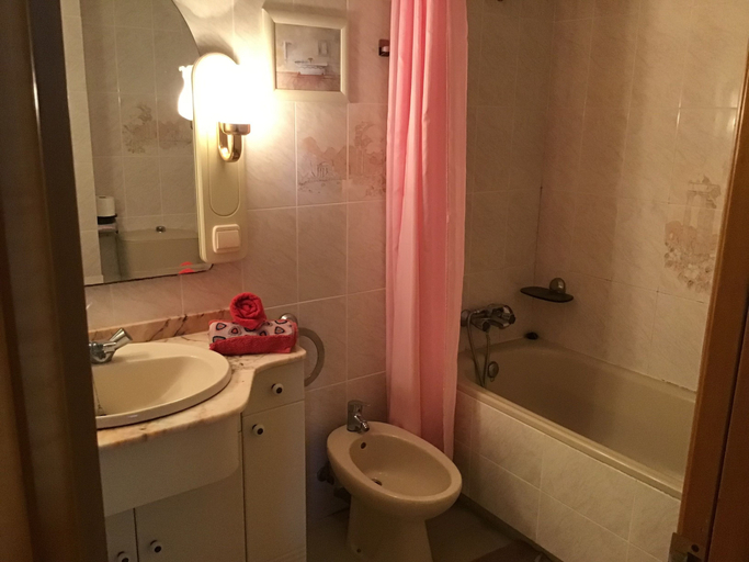 Bathroom, Edificio Turquesa, Tarragona
