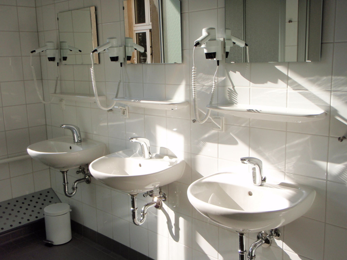 Bathroom 5, Grand Hostel Berlin Classic, Berlin