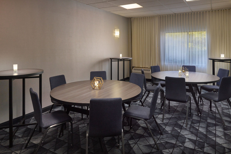 Food & Drinks 5, Courtyard by Marriott Atlanta Alpharetta, Fulton