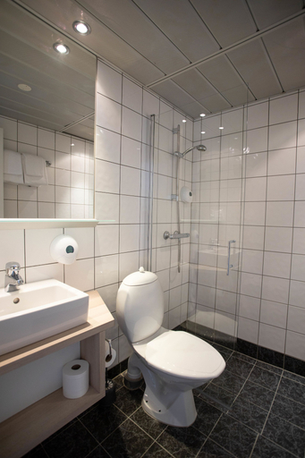 Bathroom 4, Stryn Hotel, Stryn