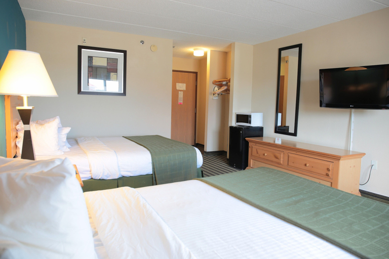 Bedroom 3, American Inn and Suites, Dubuque