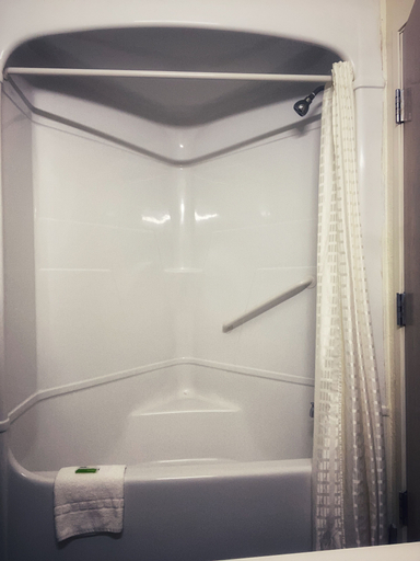 Bathroom 3, Lone Star Inn, Wise