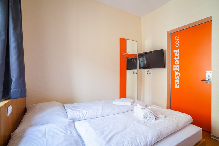 Bedroom 3, easyHotel Basel City - contactless self check-in, Basel