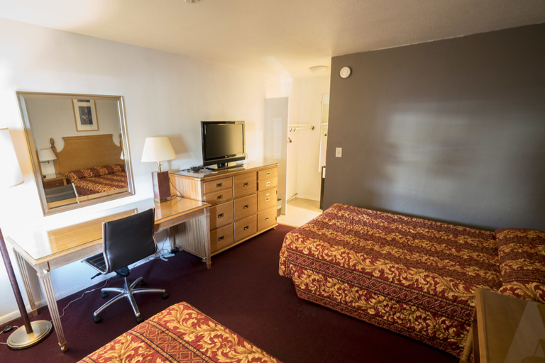 Bedroom 3, Seatac Inn, SeaTac