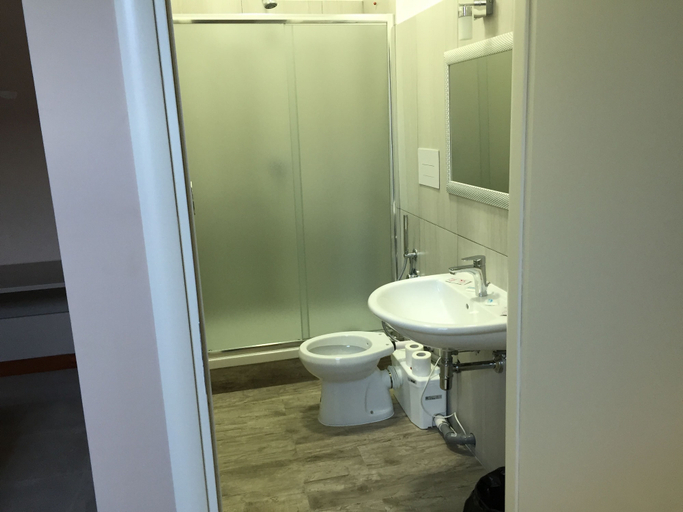Bathroom 5, B&B Chez Moi, Napoli