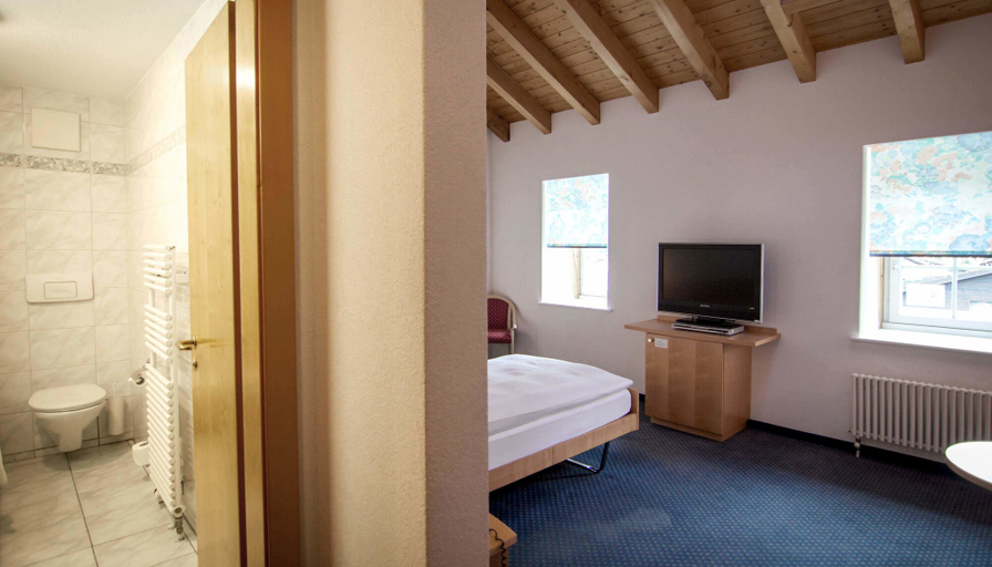 Bedroom 2, Hotel du Glacier, Visp