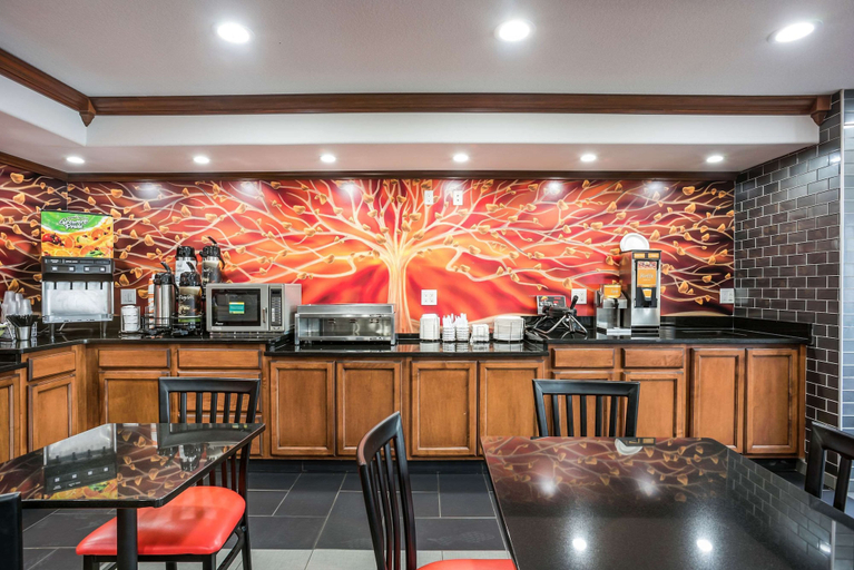 Food & Drinks 5, Quality Inn Cedar Rapids South, Linn