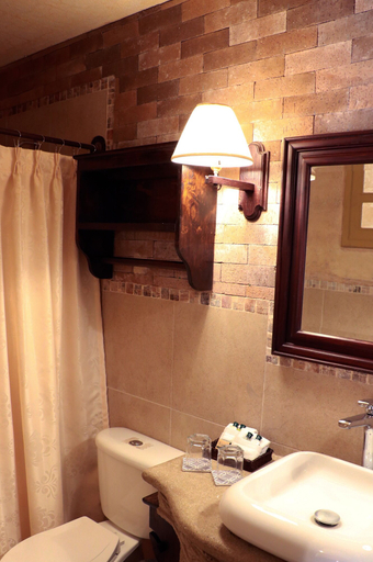 Bathroom 4, Casa Realeza, Antigua Guatemala