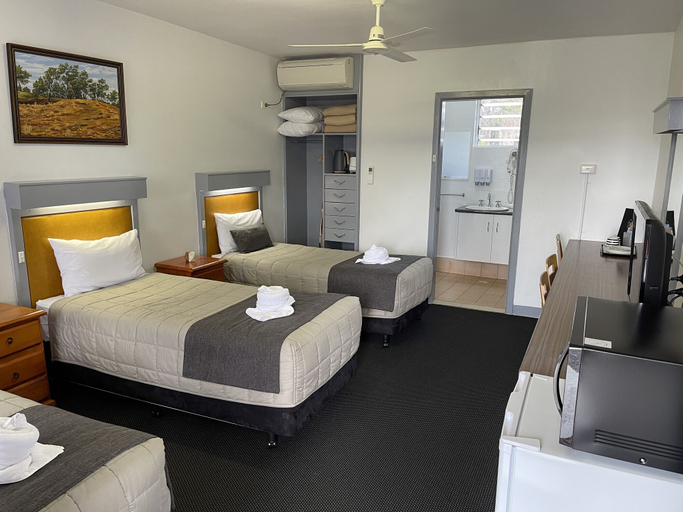 Bedroom 2, Quirindi Sunflower Motor Inn, Liverpool Plains