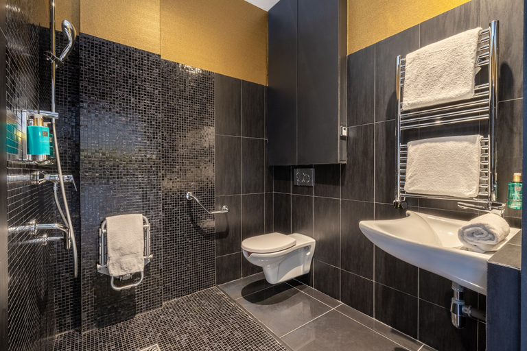 Bathroom 5, Yuna Les Halles - Serviced Apartments, Paris