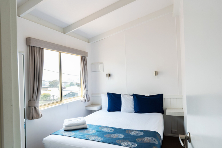 Bedroom 5, Crestview Tourist Park, Queanbeyan