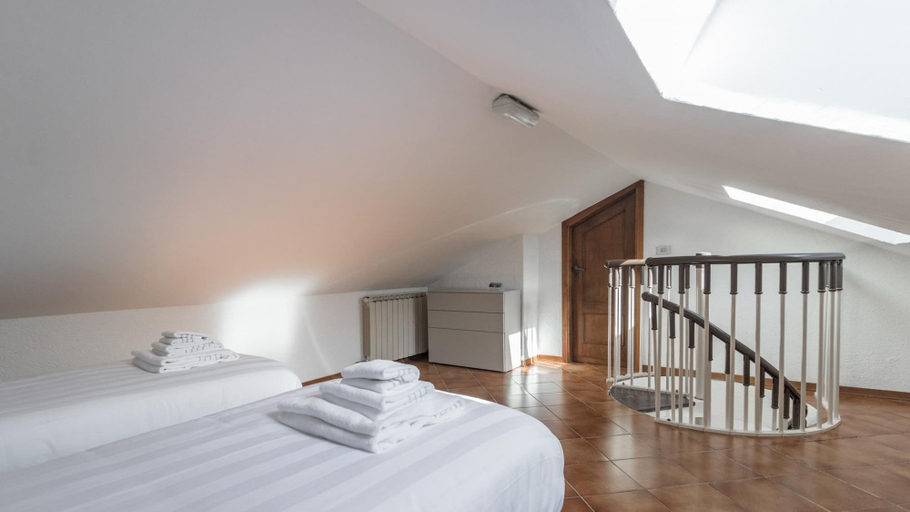 Bedroom 2, Il Borgo Apartments C3 - Sv-d600-navi44c1c, Savona