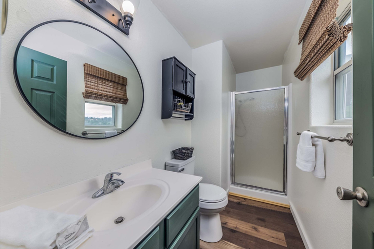 Bathroom 4, Sunrise Haven, Lincoln