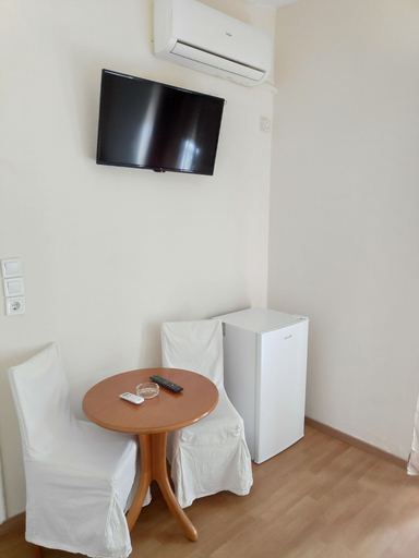 Others 5, Hotel Anesi, Attica