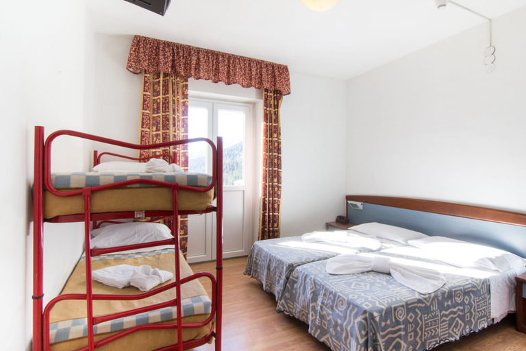 Bedroom 2, Hotel Excelsior Cimone, Trento