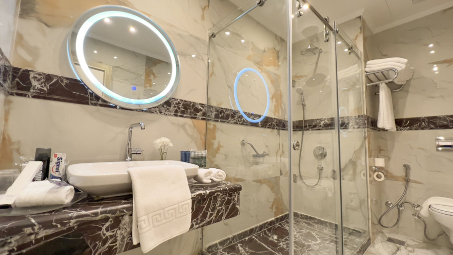 Bathroom 3, The Palace Hotel - Adults Only, Al-Muntazah