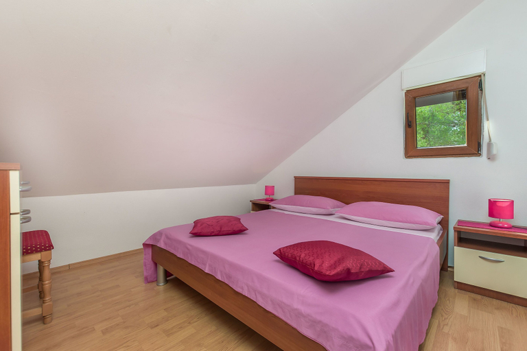 Bedroom 2, Apartment Ametist, Milna