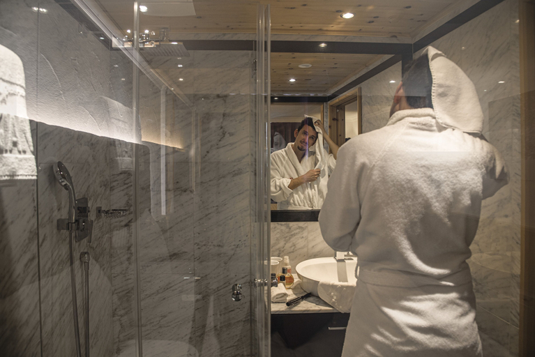 Bathroom 5, Hotel San Gian, Maloja