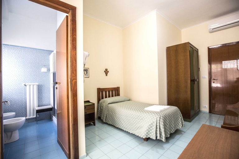 Bedroom 3, Istituto Piccole Ancelle di Cristo Re, Rome