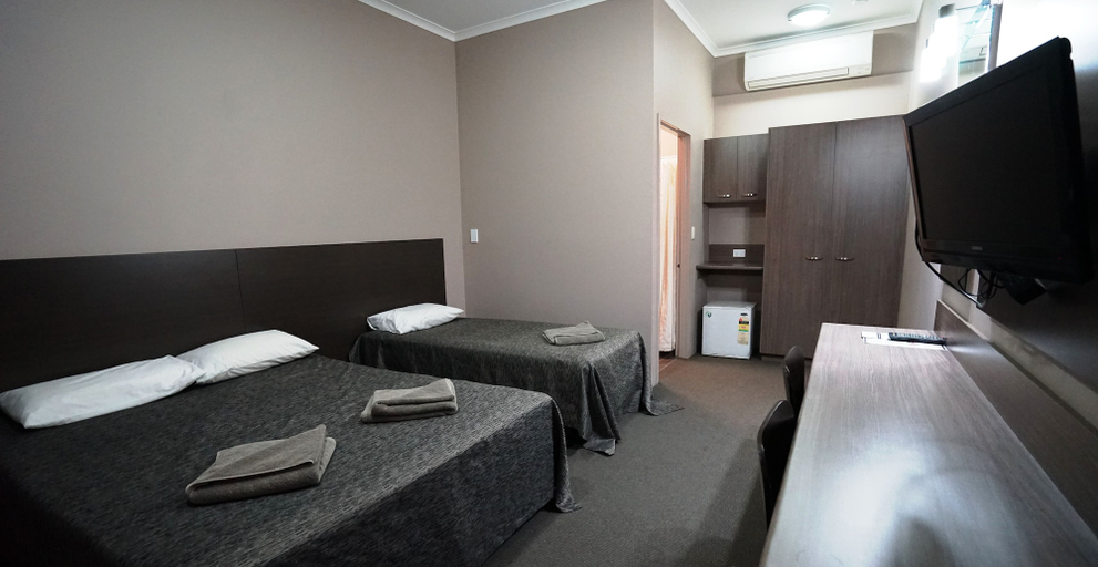Bedroom 2, Bluestone Motor Inn, Tennant Creek
